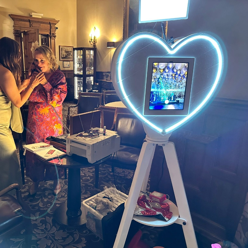Illuminated heart shaped photo pod